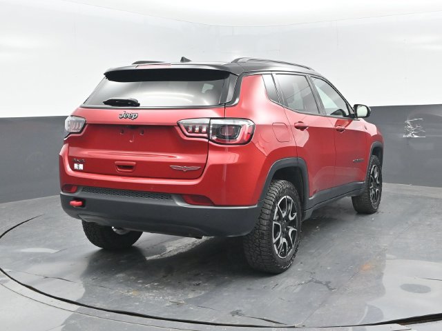 Used 2025 Jeep Compass Trailhawk AWD/4WD image 23