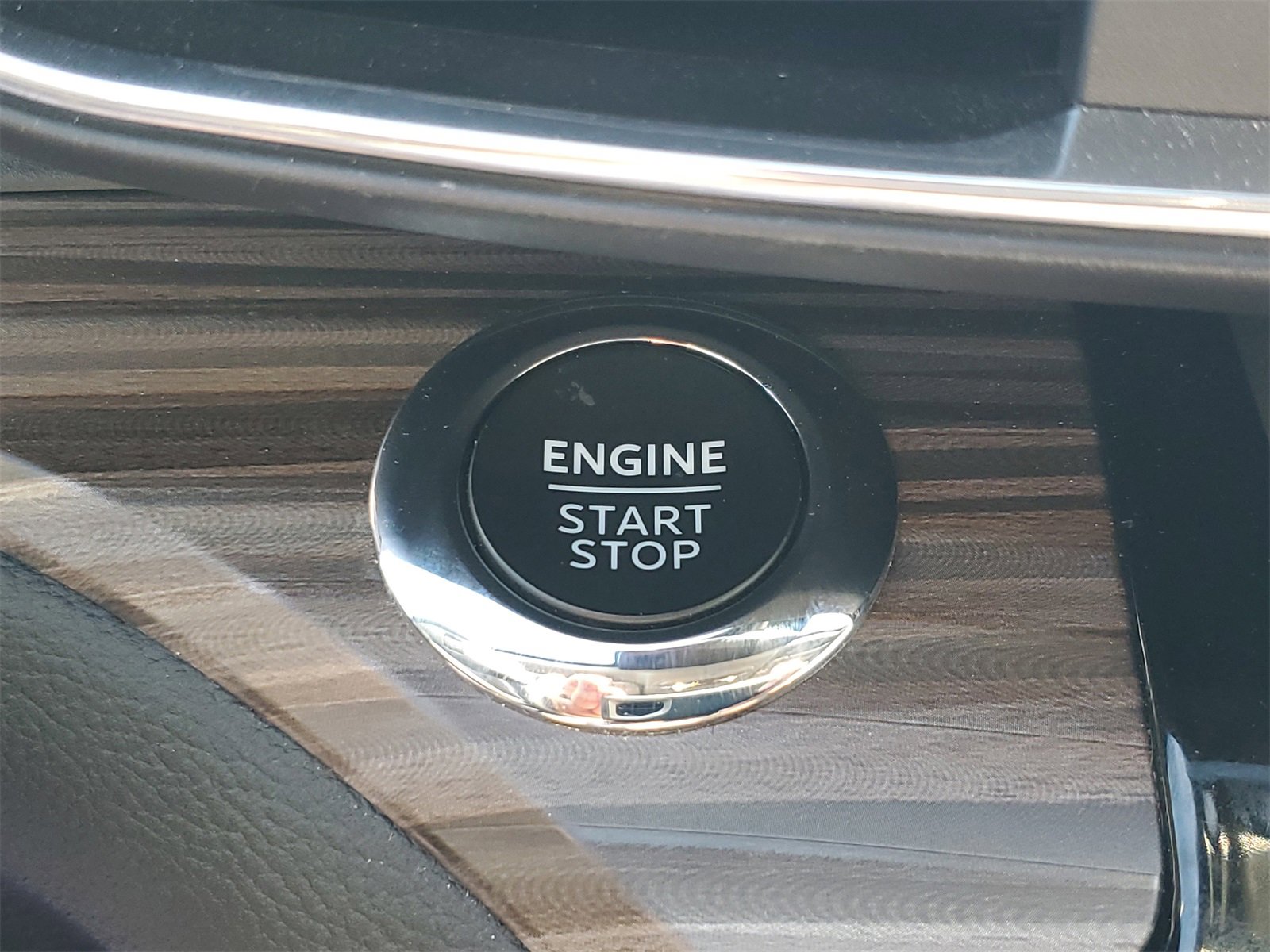 Certified 2024 Ford Explorer Limited w/ Limited Technology Package image 30