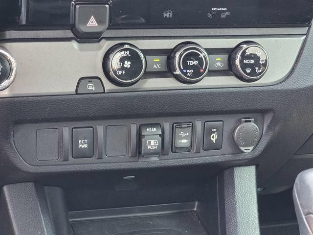 Used 2018 Toyota Tacoma TRD Off-Road RWD image 19