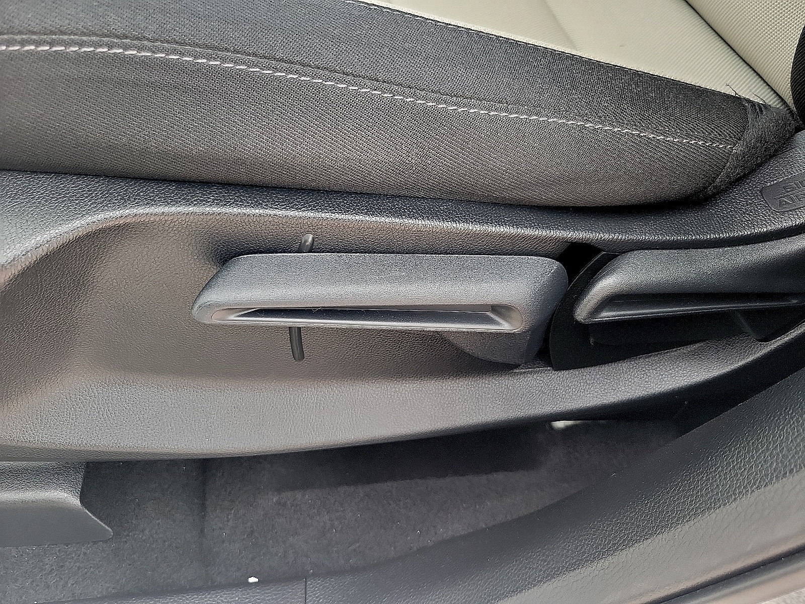 Used 2025 Honda CR-V LX image 13