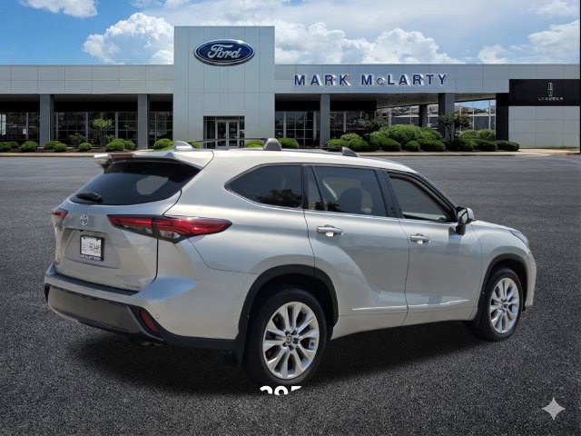 Used 2023 Toyota Highlander Limited FWD image 5