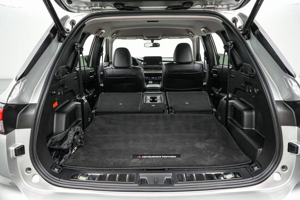 Used 2024 Mitsubishi Outlander SE image 25