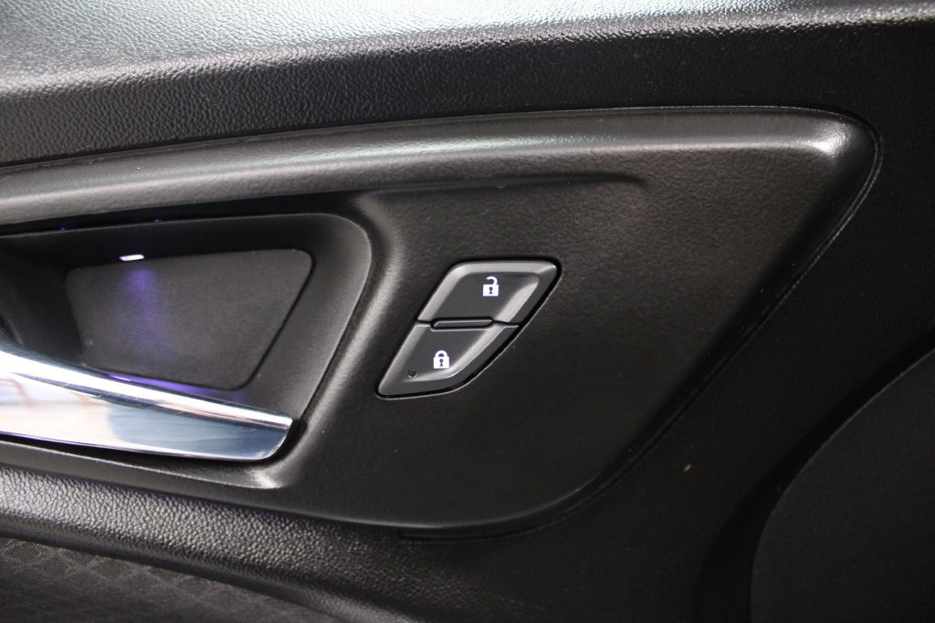 Used 2018 Chevrolet Malibu LT FWD image 15