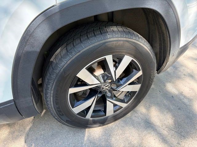 Used 2022 Volkswagen Atlas Cross Sport SE FWD image 13