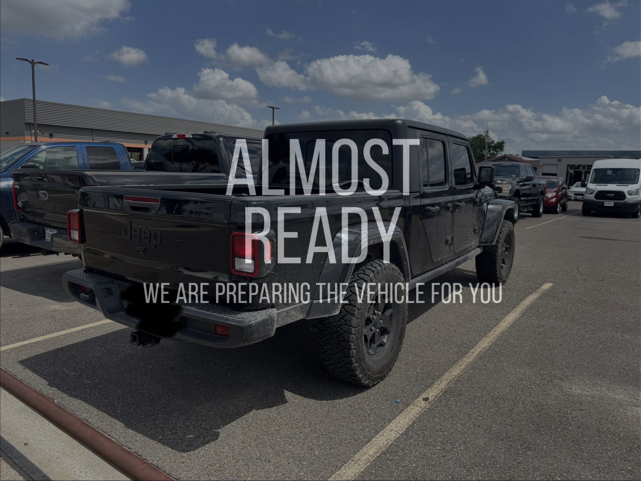 Used 2023 Jeep Gladiator Mojave AWD/4WD image 4
