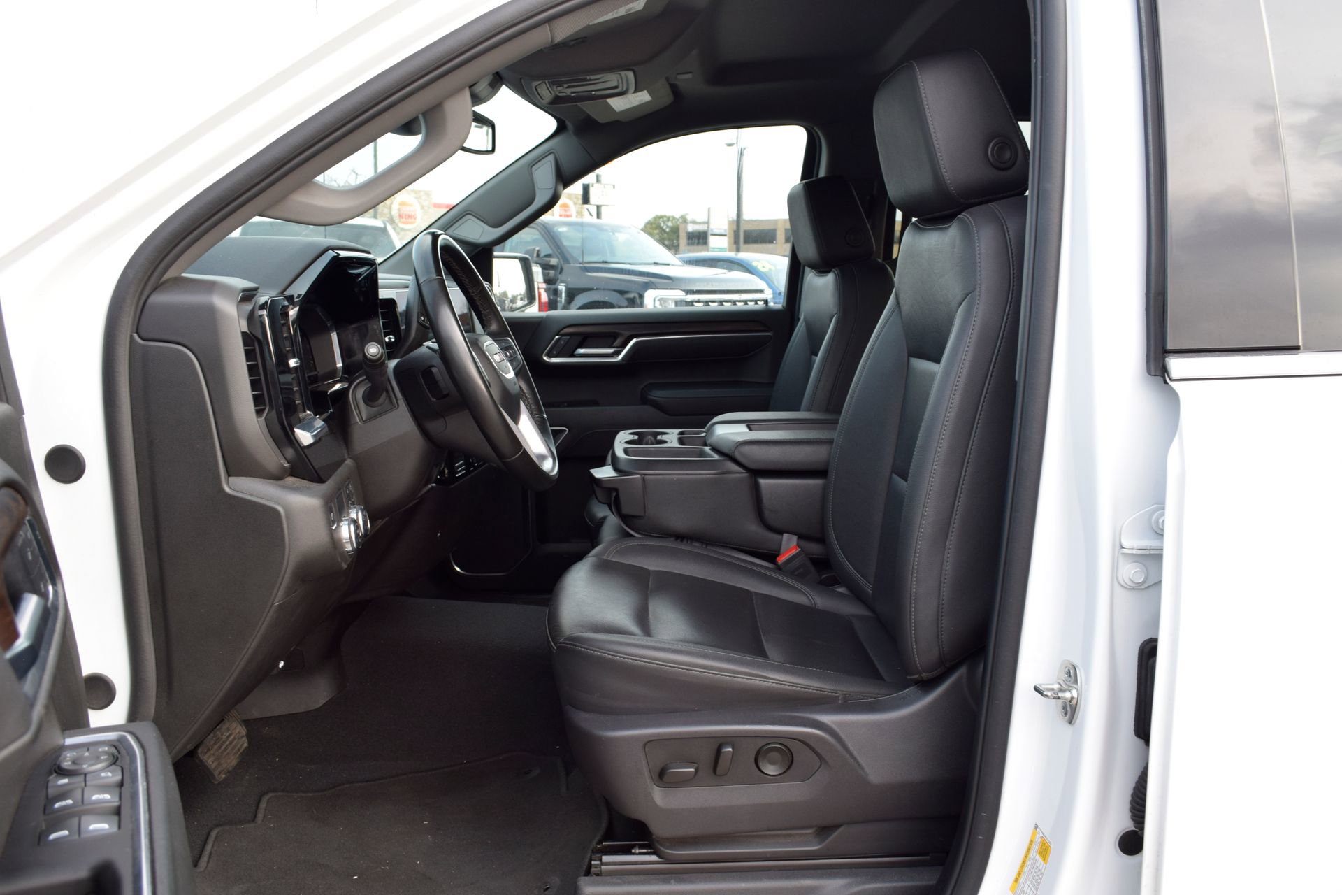 Used 2025 GMC Sierra 1500 SLT image 18