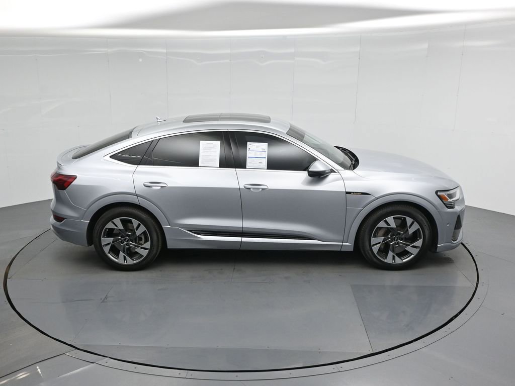 Used 2022 Audi e-tron Premium Plus image 42