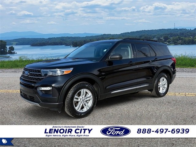 Certified 2022 Ford Explorer XLT w/ Equipment Group 202A image 3