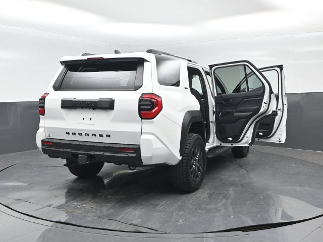 Used 2025 Toyota 4Runner SR5 AWD/4WD image 28