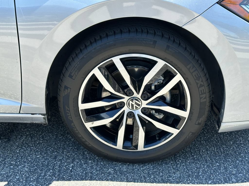 Used 2025 Volkswagen Jetta SE w/ Sunroof Package FWD image 15
