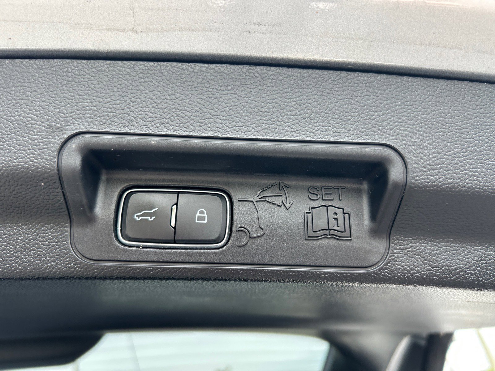 Certified 2020 Ford Explorer XLT w/ Equipment Group 202A AWD/4WD image 17