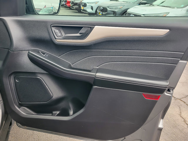 Certified 2022 Ford Escape SE w/ SE Sport Appearance Package image 23