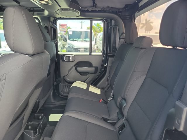 Used 2023 Jeep Gladiator Sport AWD/4WD image 11