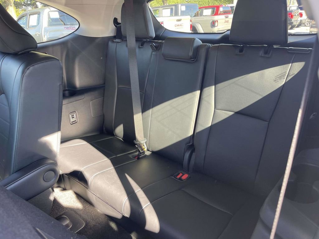 Used 2023 Toyota Highlander XLE image 12
