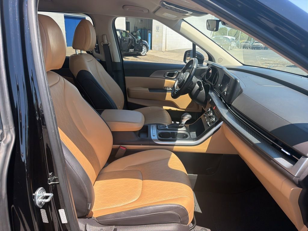 Used 2024 Kia Carnival LX FWD image 36