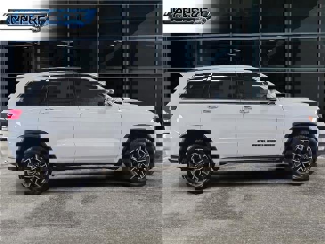 Used 2019 Jeep Grand Cherokee Limited w/ Luxury Group II image 2