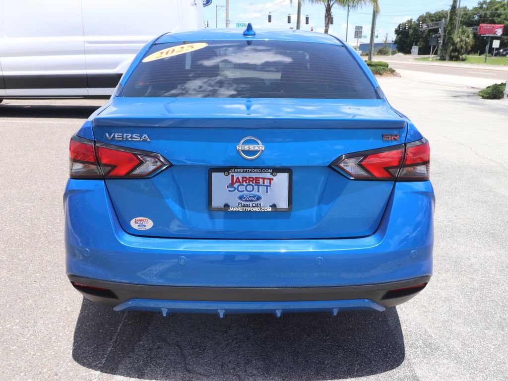 Used 2024 Nissan Versa SR FWD image 10