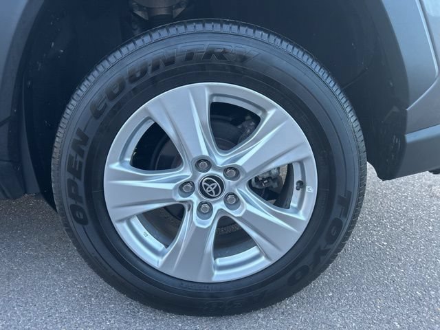 Used 2021 Toyota RAV4 XLE AWD/4WD image 9