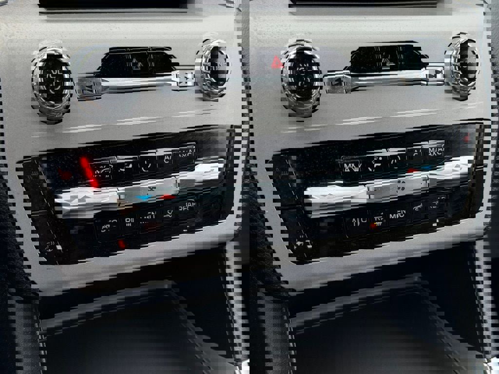 Certified 2023 Ford Explorer XLT w/ Equipment Group 202A image 39