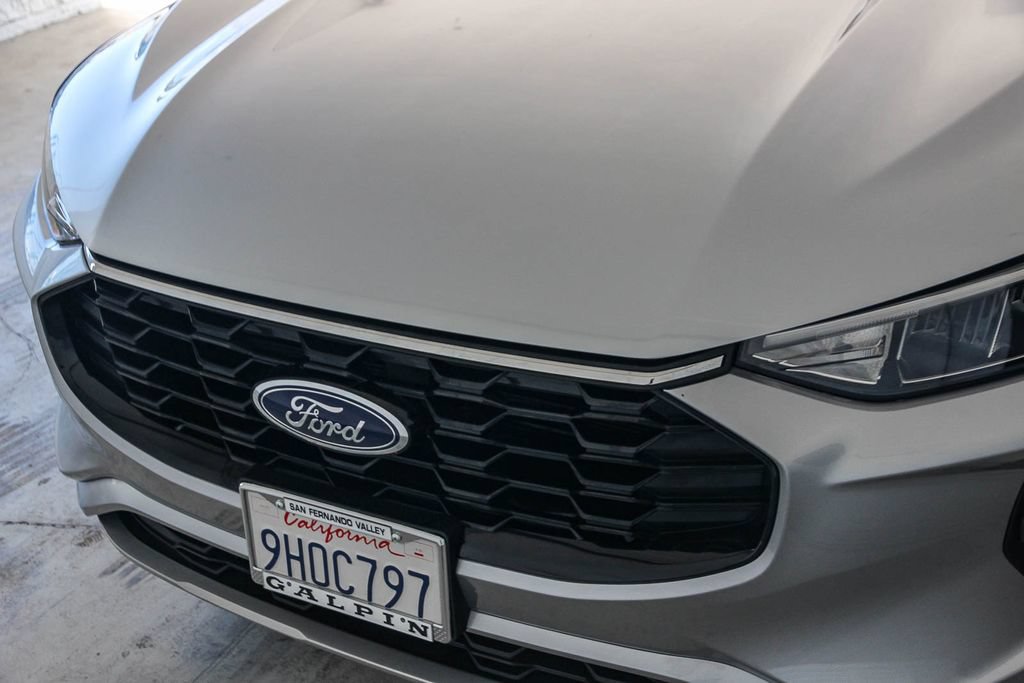 Certified 2023 Ford Escape ST-Line w/ Tech Pack #1 FWD image 3