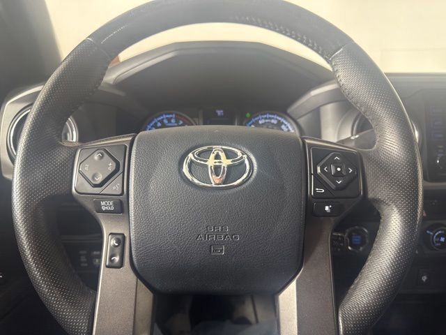 Used 2017 Toyota Tacoma TRD Sport AWD/4WD image 18