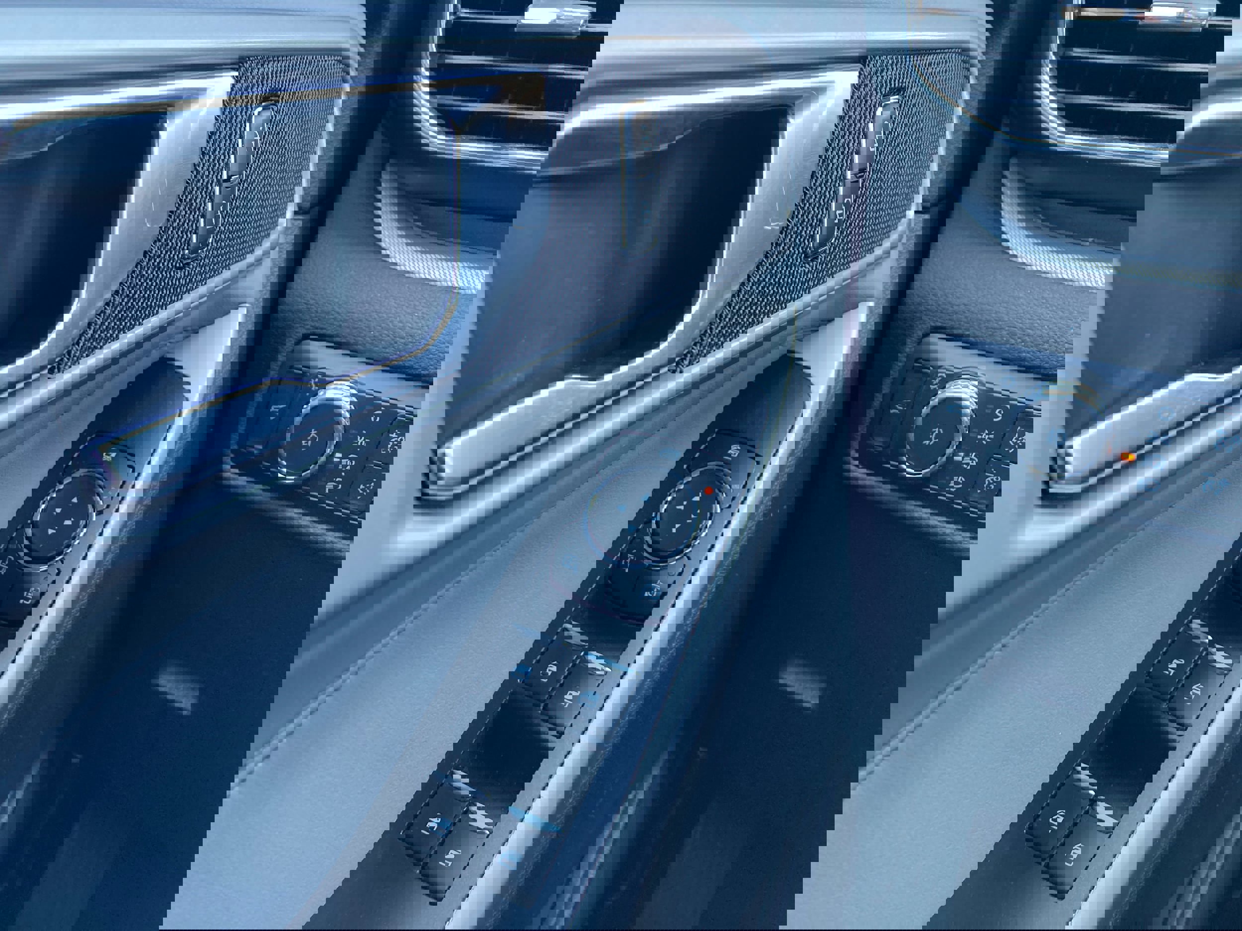 Certified 2022 Ford Explorer XLT w/ Equipment Group 202A image 23