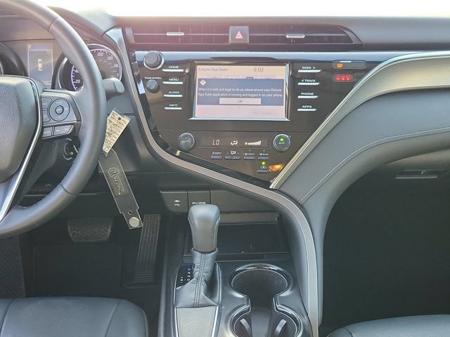 Used 2018 Toyota Camry SE FWD image 18