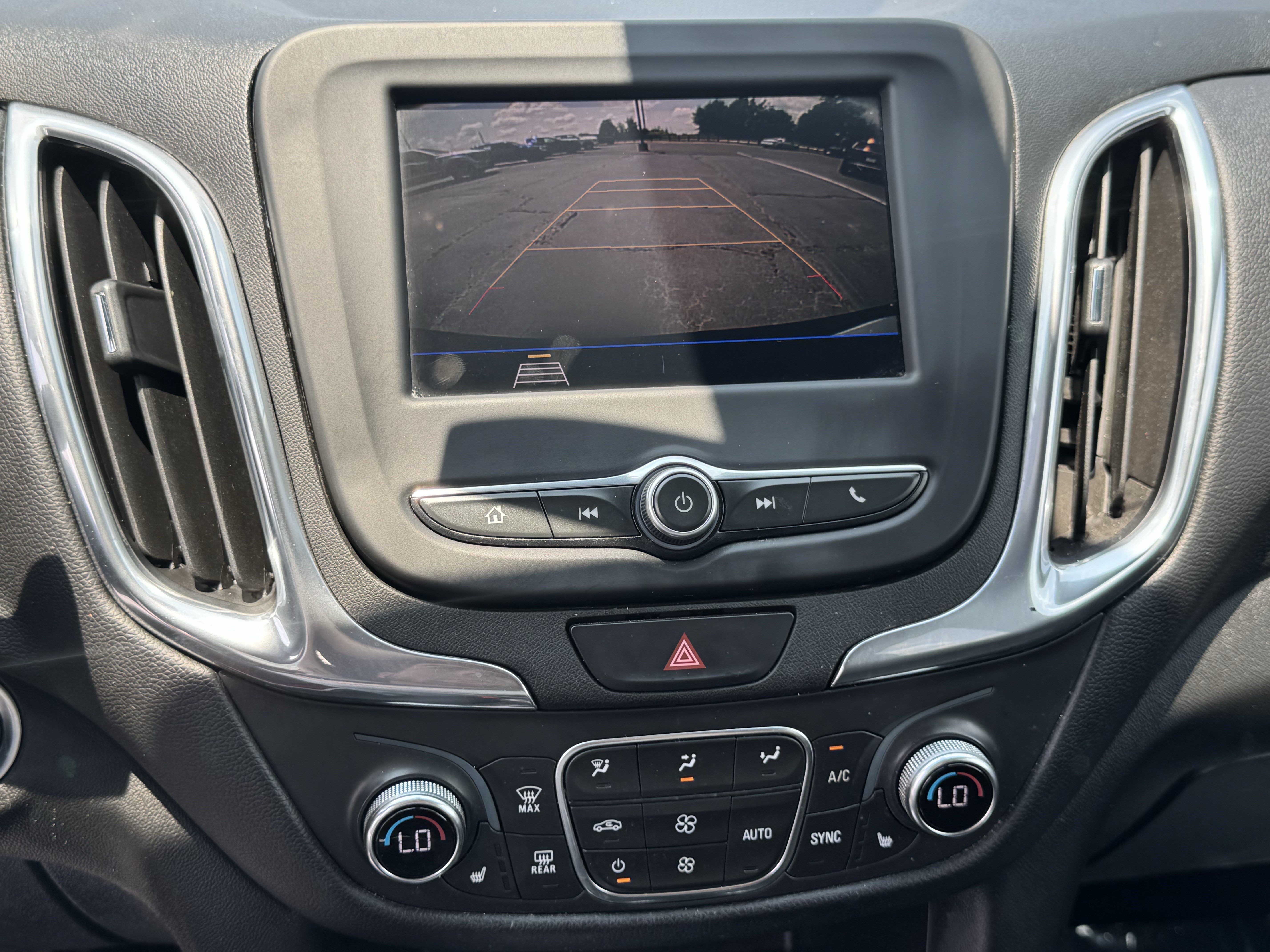 Used 2020 Chevrolet Equinox LT FWD image 28