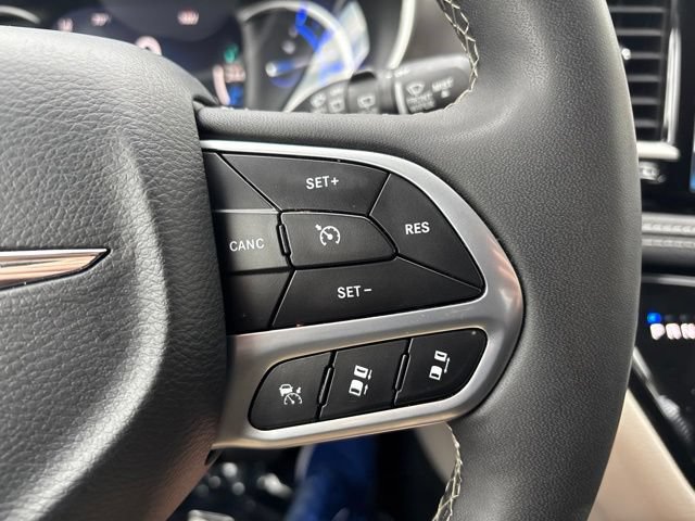 Used 2024 Chrysler Pacifica Limited FWD image 18