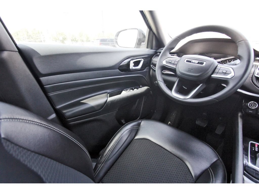 Used 2023 Jeep Compass Latitude AWD/4WD image 10
