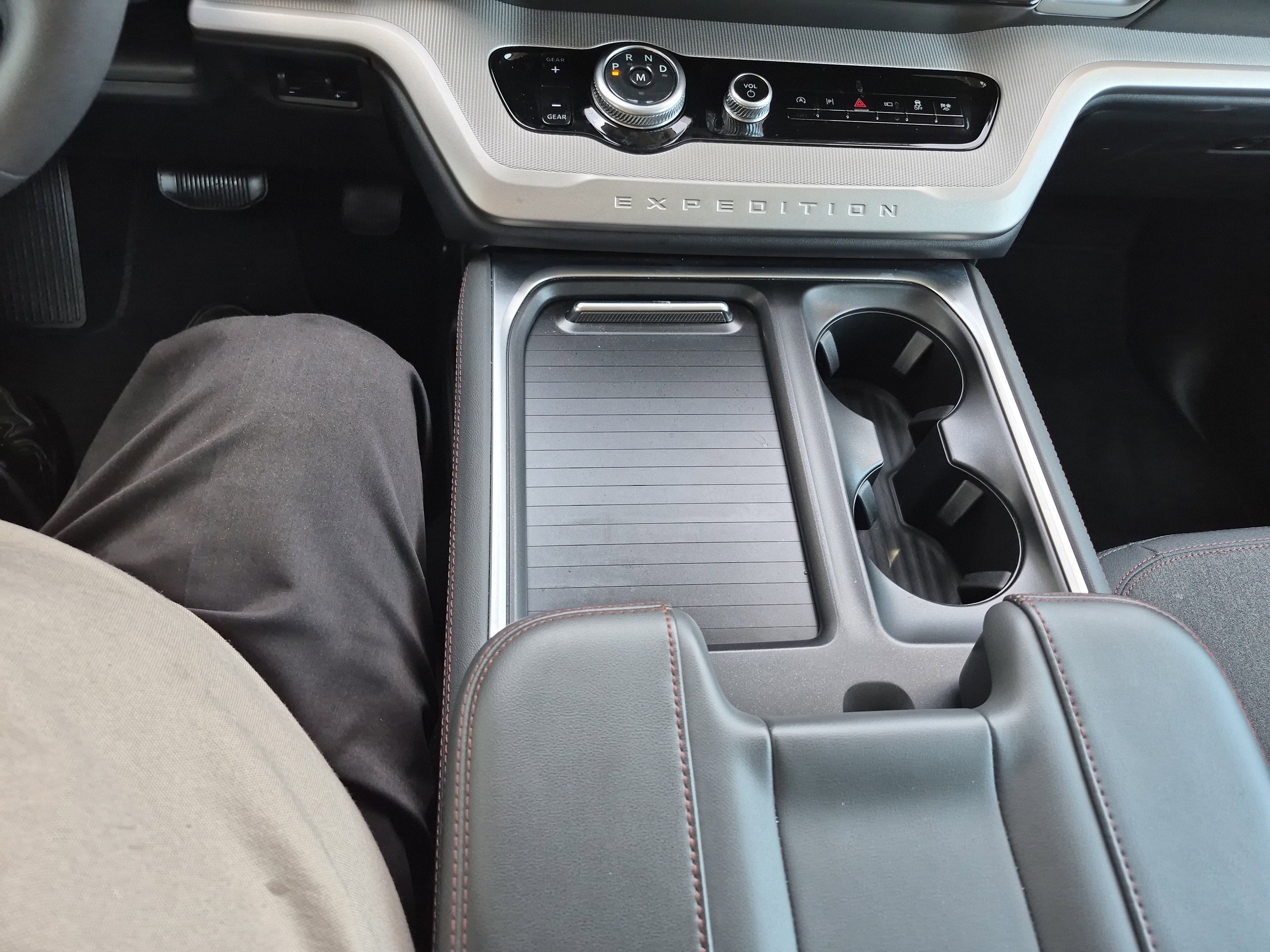 Certified 2025 Ford Expedition Active image 28