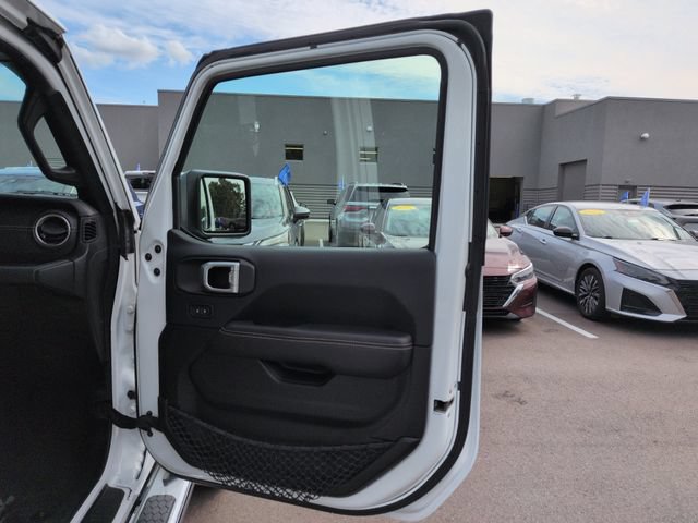 Used 2019 Jeep Wrangler Unlimited Sahara AWD/4WD image 14