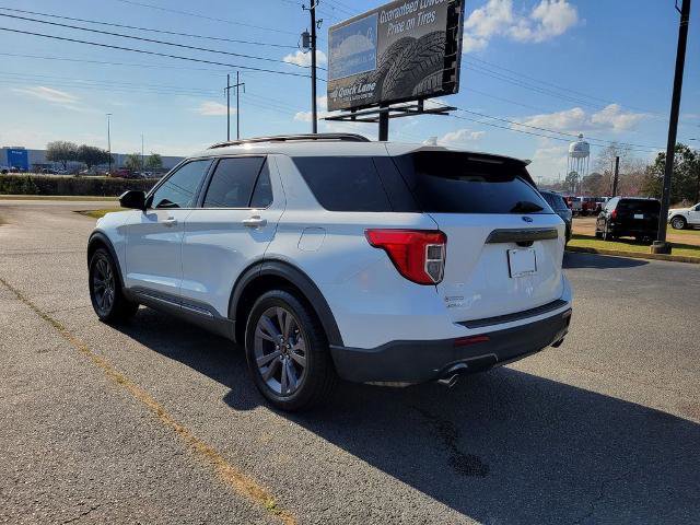 Certified 2022 Ford Explorer XLT w/ Equipment Group 202A image 3