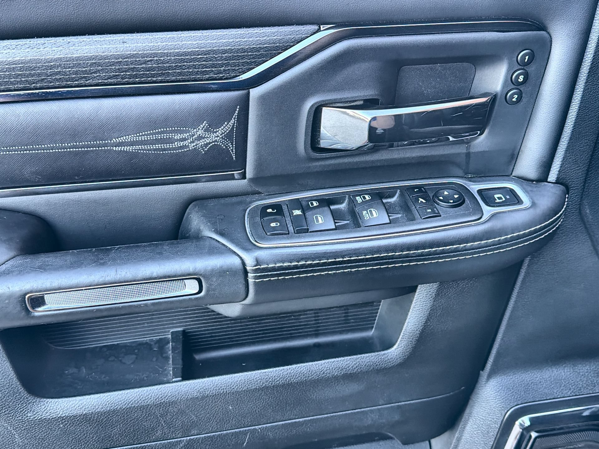 Used 2022 RAM 3500 Limited AWD/4WD image 13