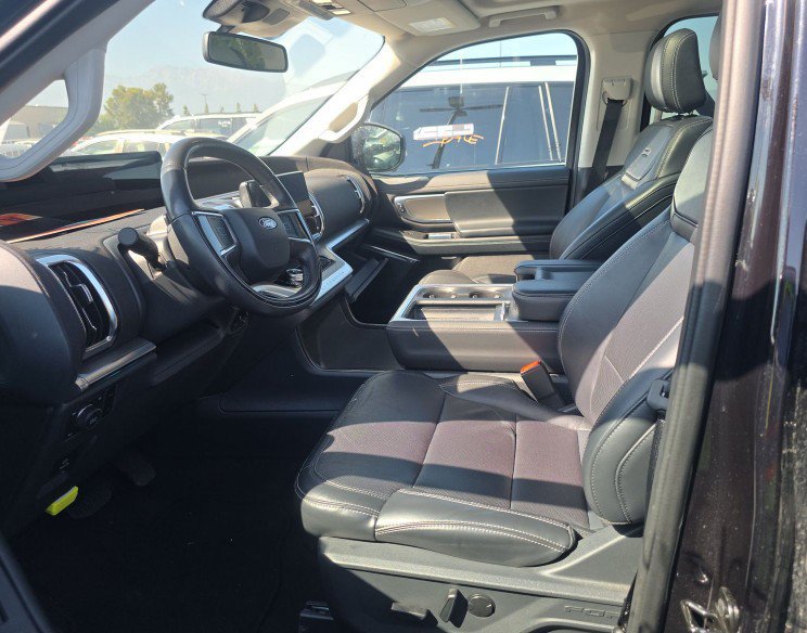 Certified 2025 Ford Expedition Platinum AWD/4WD image 5