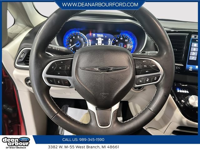 Used 2024 Chrysler Pacifica Touring-L FWD image 12