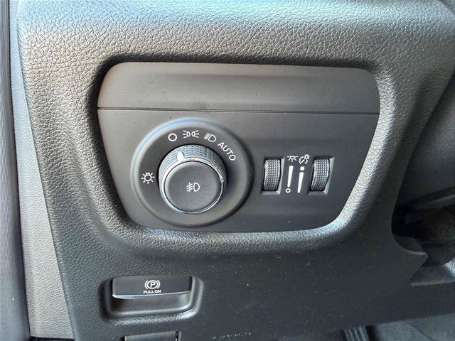 Used 2024 Jeep Grand Cherokee L Limited w/ Black Appearance Package AWD/4WD image 18