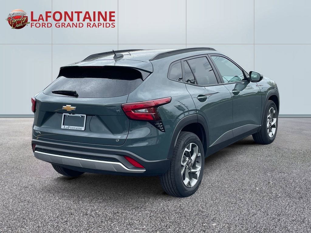 Used 2025 Chevrolet Trax LT FWD image 7