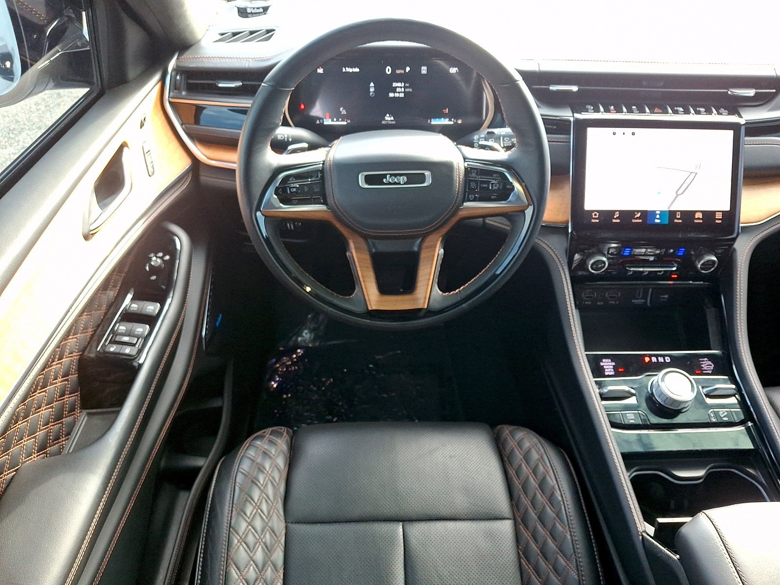 Used 2023 Jeep Grand Cherokee L Summit AWD/4WD image 10