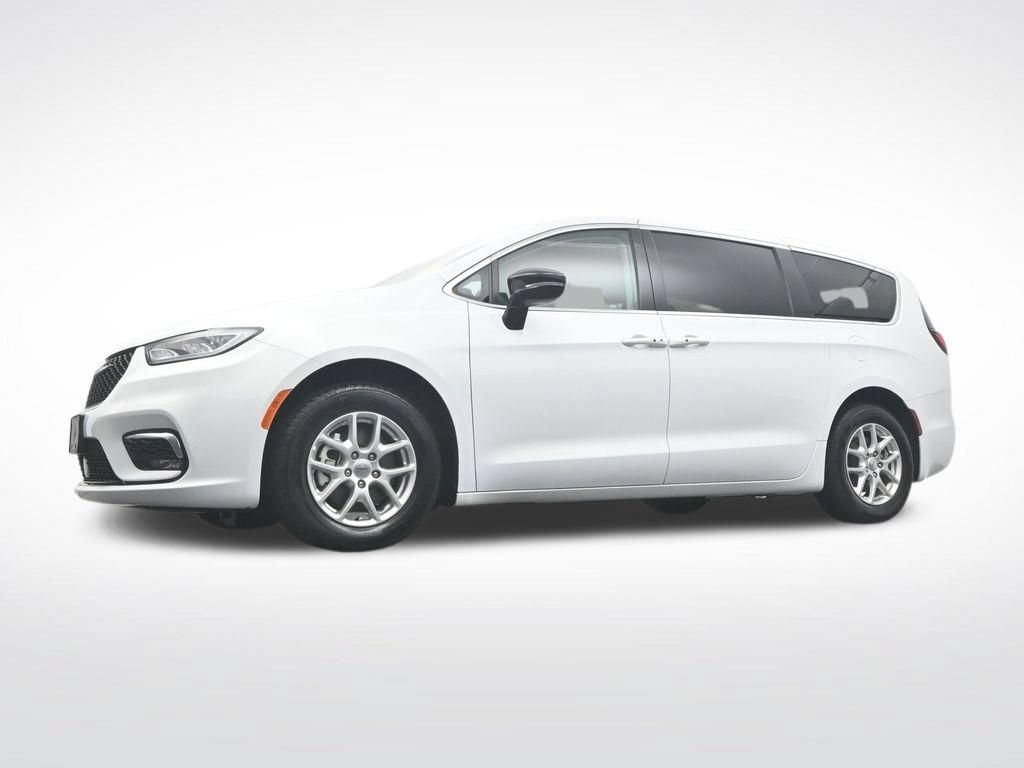Used 2024 Chrysler Pacifica Touring-L FWD image 31