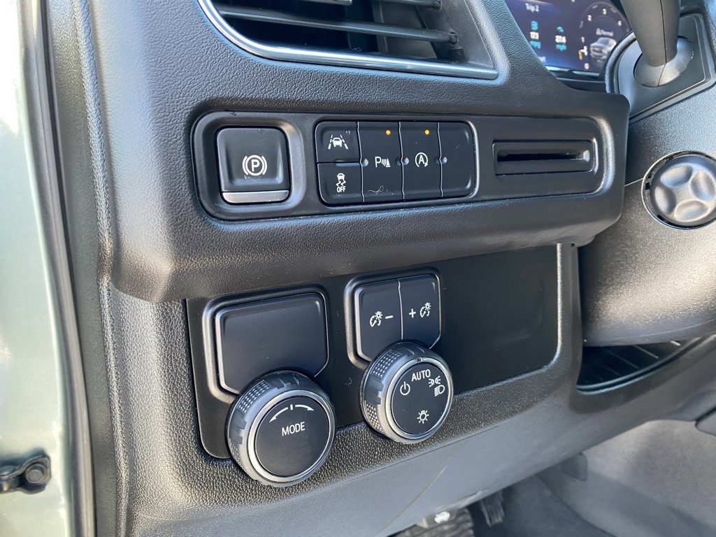 Used 2024 Chevrolet Suburban Premier image 16