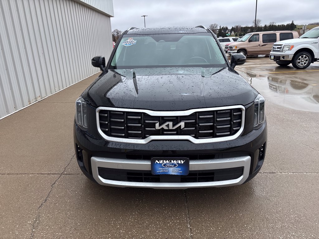 Used 2025 Kia Telluride S AWD/4WD image 2