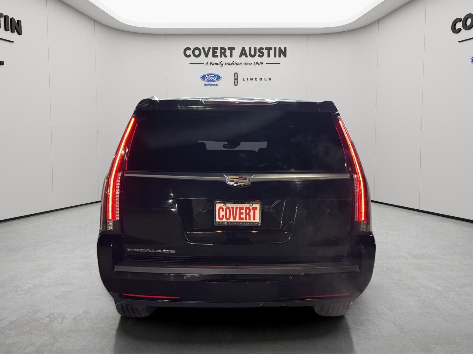 Used 2018 Cadillac Escalade Luxury image 4