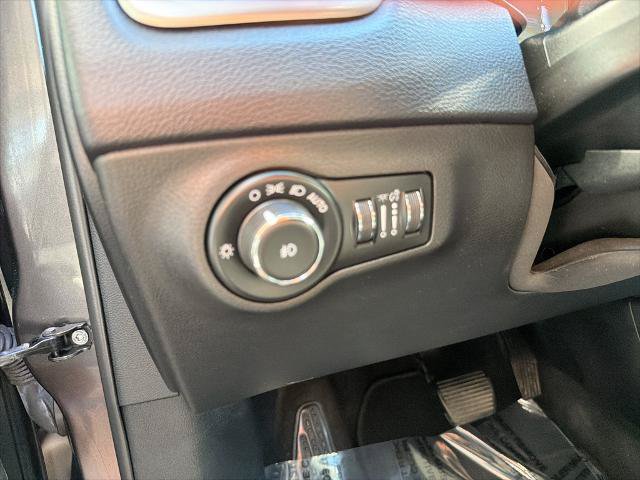 Used 2017 Jeep Compass Latitude w/ Popular Equipment Group FWD image 20