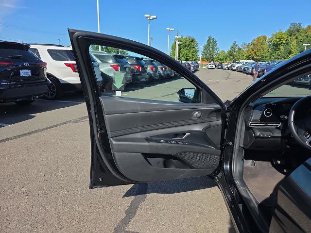 Used 2023 Hyundai Elantra Limited FWD image 20