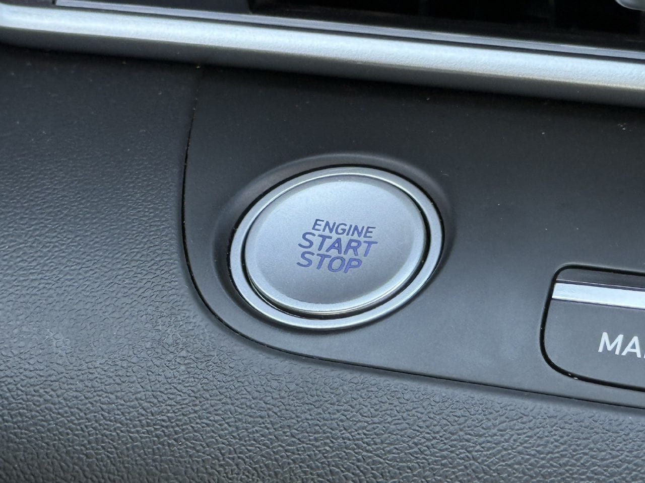 Used 2025 Hyundai Elantra Limited FWD image 22