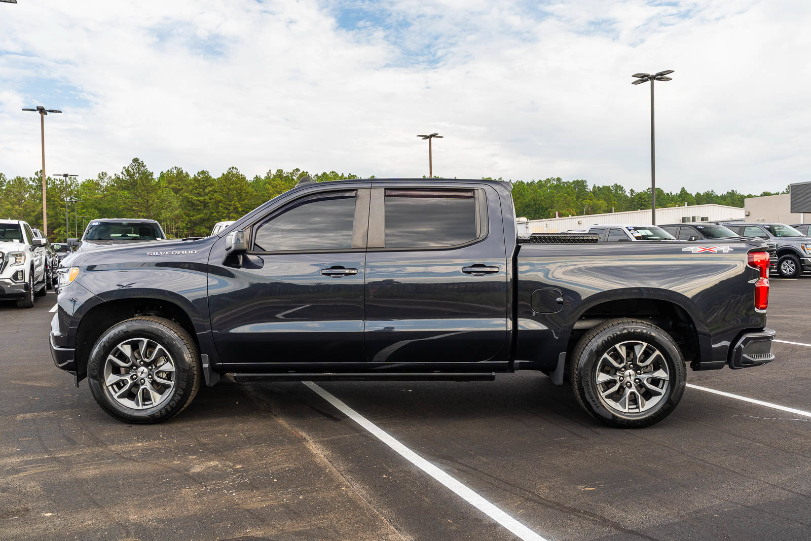 Used 2022 Chevrolet Silverado 1500 RST w/ Convenience Package II AWD/4WD image 4