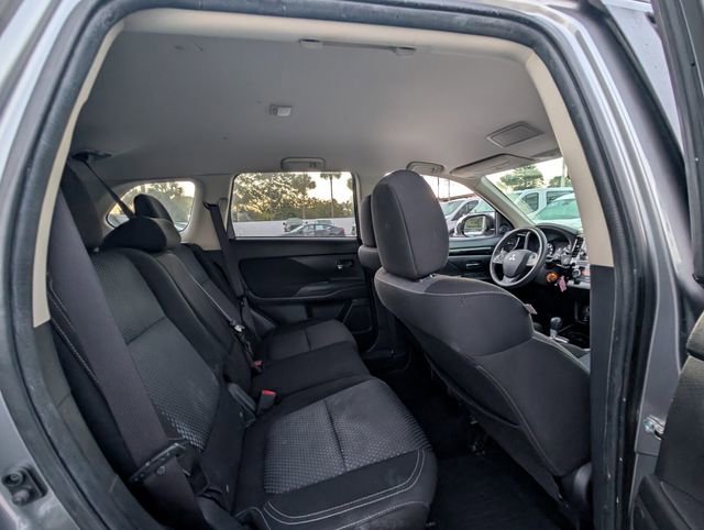 Used 2019 Mitsubishi Outlander ES image 14