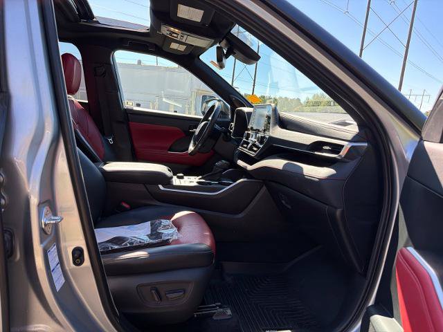 Used 2021 Toyota Highlander XSE AWD/4WD image 26