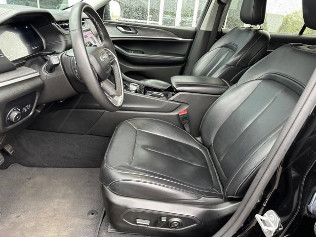 Used 2023 Jeep Grand Cherokee L Limited w/ Black Appearance Package AWD/4WD image 17